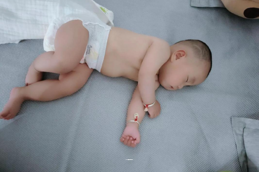 代怀包生男孩医院宝宝为什么不喝奶粉 代怀包生男孩医院宝宝为什么不喝奶粉